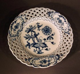 5-1-teller-meissen-um-1850-80-dessertteller-mit-flechtrand-zwiebelmuster.6