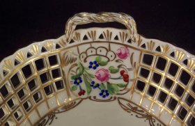 enkelschale-saechs-porzellanmanufaktur-dresden-flechtrand-blumenmalerei-mit-gold.4