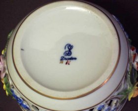 gitterdose-mit-blueten-saechsischen-porzellanmanufaktur-dresden-potschappel.4