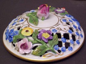 gitterdose-mit-blueten-saechsischen-porzellanmanufaktur-dresden-potschappel.7