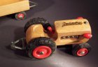 holz-traktor-mit-haenger-holz-gecevo-thueringen.4