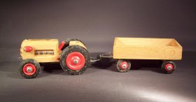 holz-traktor-mit-haenger-holz-gecevo-thueringen.5