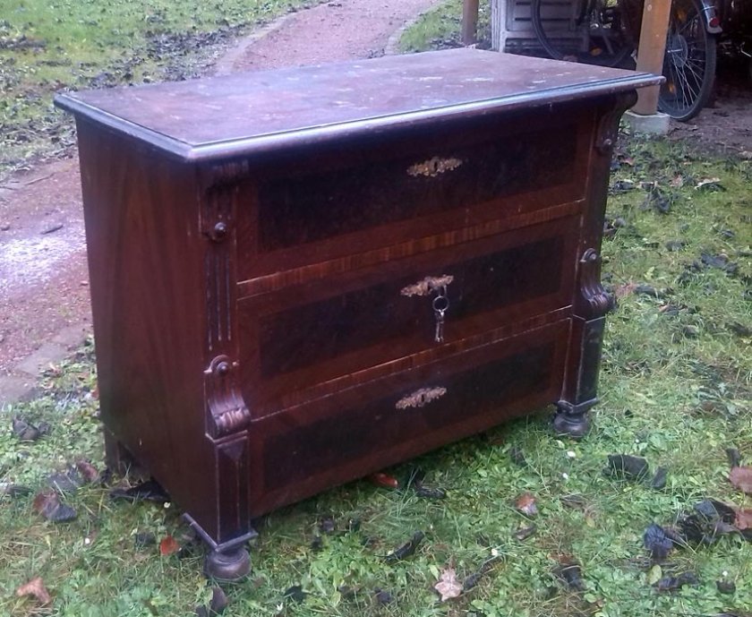 kommode-gruenderzeit-um-1880-weichholz