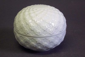 meissen-deckeldose-bonboniere-weiss