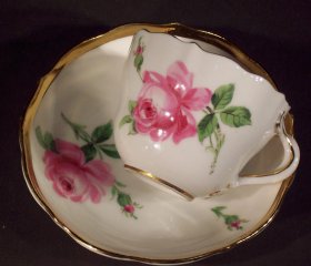 mokkatasse-meissen-rote-rose-mit-goldrand-knaufzeit.3
