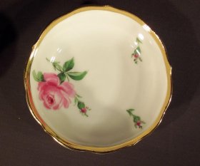 mokkatasse-meissen-rote-rose-mit-goldrand-knaufzeit.4