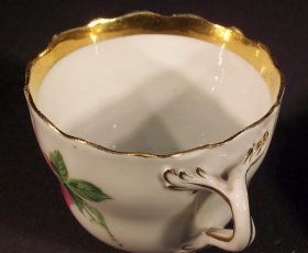 mokkatasse-meissen-rote-rose-mit-goldrand-knaufzeit.6