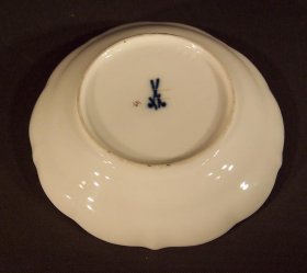mokkatasse-meissen-rote-rose-mit-goldrand-knaufzeit.8