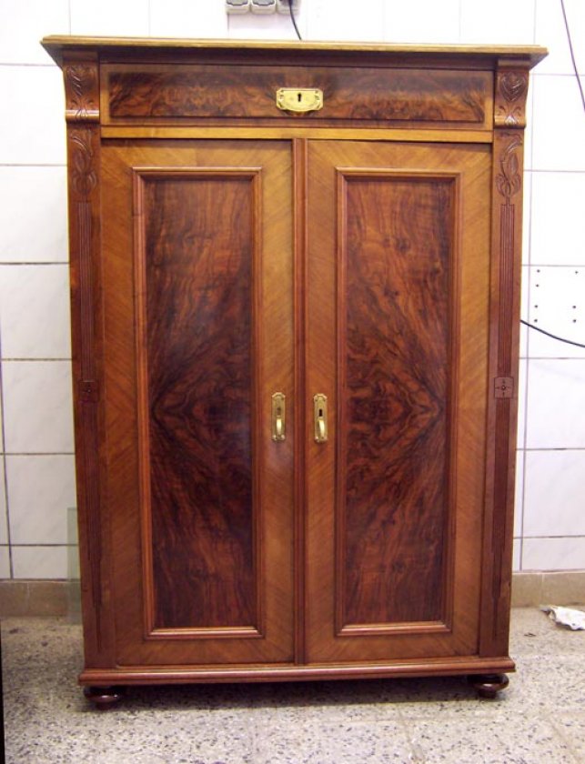 jugendstil-vertiko-kleiner-schrank-nussbaum