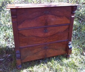 kommode-nuss-gruenderzeit-um-1900-unrestauriert.1
