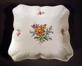 meissen-schale-fein-gemalte-blumen-reliefrand-und-gold