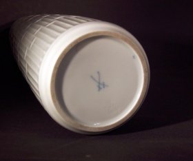 meissen-weis-vase-zylindervase-entw-hans-merz-1-wahl.4
