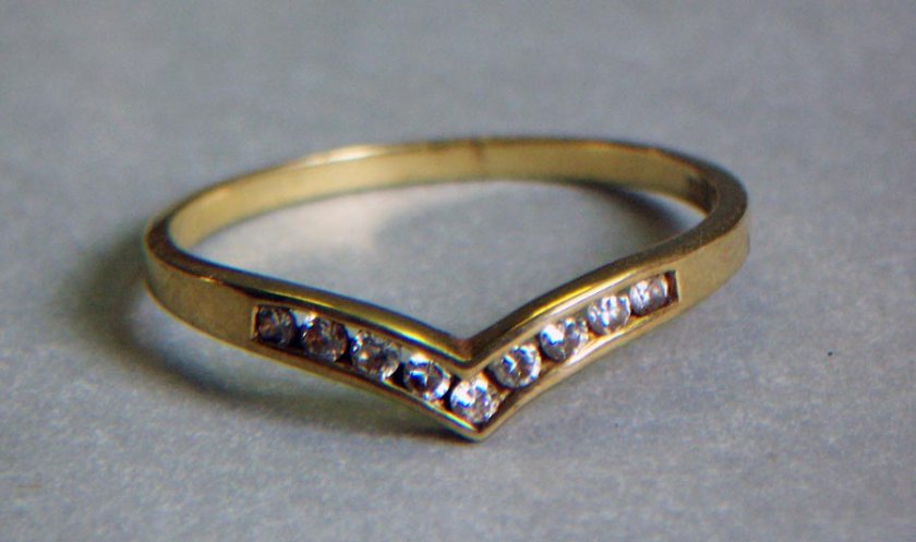 ring-gold-333-9-kleine-steine