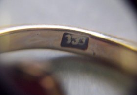 ring-gold-333-mit-rotem-stein.10