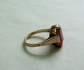 ring-gold-333-mit-rotem-stein.1