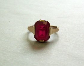 ring-gold-333-mit-rotem-stein.2