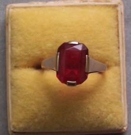 ring-gold-333-mit-rotem-stein.9