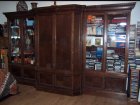 seltener-grosser-buecherschrank