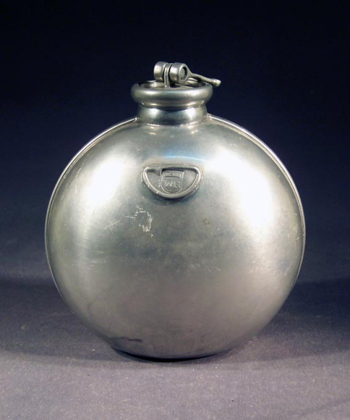 alte-zinnflasche-feldflasche