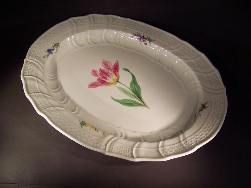 meissen-grosse-ovale-platte-neubrandenstein-knaufzeit