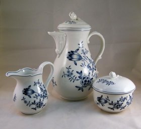 meissen-kernstueck-kanne-sahnekaennchen-zuckerose
