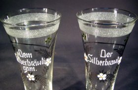 silberhochzeit-zwei-glaeser-der-silberbraut-dem-silberbraeutigam-emaillemalerei.5