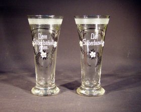 silberhochzeit-zwei-glaeser-der-silberbraut-dem-silberbraeutigam-emaillemalerei