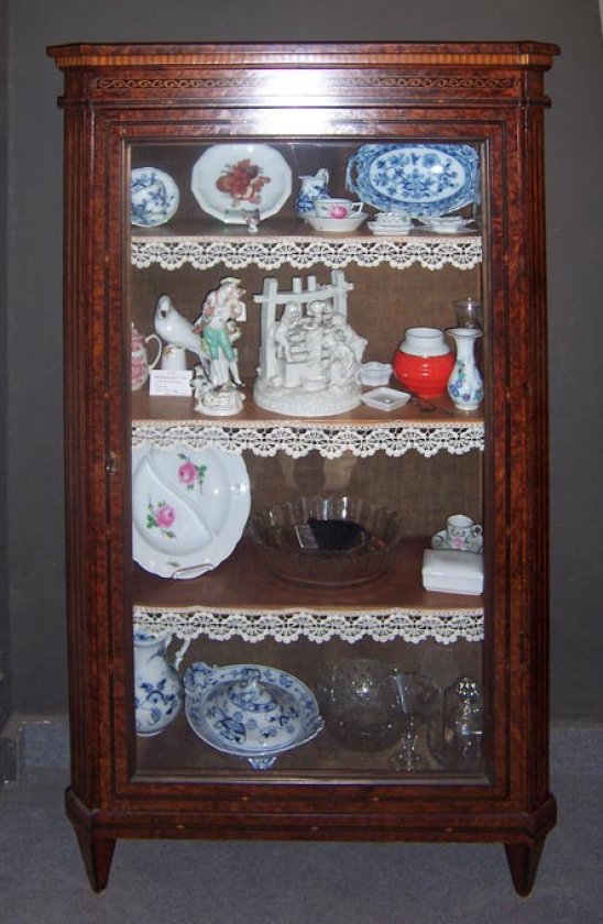 vitrine-neoklassizistisch-um-1900.1