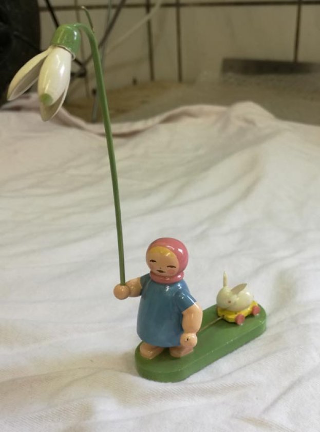 blumenmaedchen-mit-nachziehhase-wendt-u-kuehn