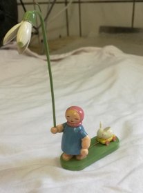 blumenmaedchen-mit-nachziehhase-wendt-u-kuehn