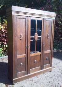 buecherschrank-um-1910.1