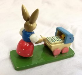 hase-mit-kinderwagen-esco.2