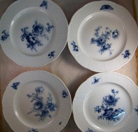 meissen-4-teller-blaue-blumen-mit-insekten-altozier-flechtrand.12