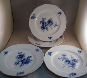 meissen-4-teller-blaue-blumen-mit-insekten-altozier-flechtrand.1