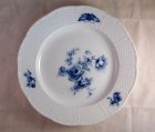 meissen-4-teller-blaue-blumen-mit-insekten-altozier-flechtrand.2