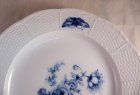 meissen-4-teller-blaue-blumen-mit-insekten-altozier-flechtrand.3