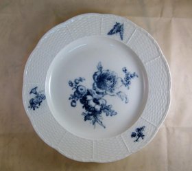 meissen-4-teller-blaue-blumen-mit-insekten-altozier-flechtrand.4