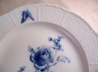 meissen-4-teller-blaue-blumen-mit-insekten-altozier-flechtrand.5