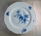 meissen-4-teller-blaue-blumen-mit-insekten-altozier-flechtrand.6