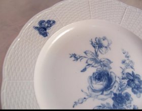 meissen-4-teller-blaue-blumen-mit-insekten-altozier-flechtrand.7