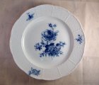 meissen-4-teller-blaue-blumen-mit-insekten-altozier-flechtrand.8
