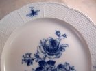 meissen-4-teller-blaue-blumen-mit-insekten-altozier-flechtrand.9