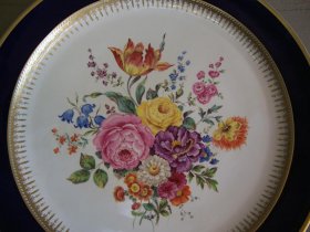 uebergrosser-teller-mit-meissenmalerei.1