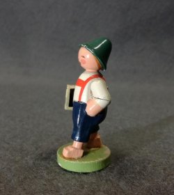 wendt-und-kuehn-schuljunge-mit-schiefertafel.2