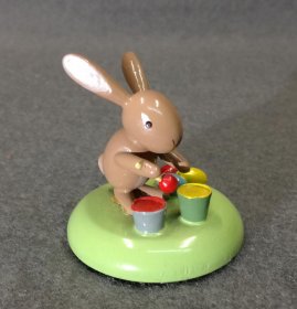 osterhase-beim-eieranmalen.1