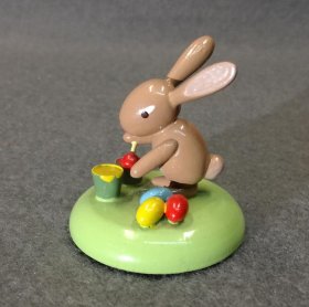 osterhase-beim-eieranmalen.2