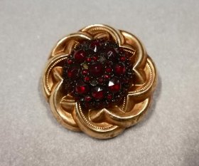 biedermeier-goldbrosche-mit-granat-anhaenger.2