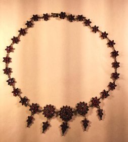 granatcollier-boehmen-um-1880.5