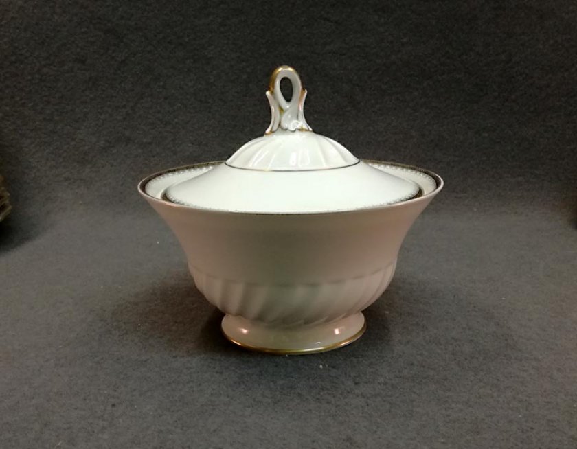 hutschenreuther-bonboniere-porzellandose-art-deco-um-1920