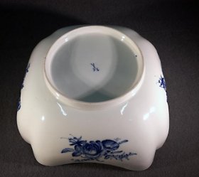 meissen-1860-1900-insekten-und-blumen-viereckschale-a.10